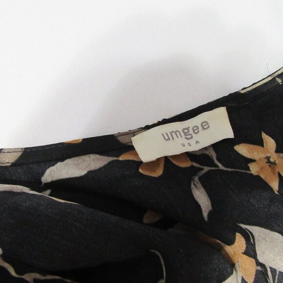 UMGEE Black Floral Print Romper with Pockets
New - Picture 7 of 8